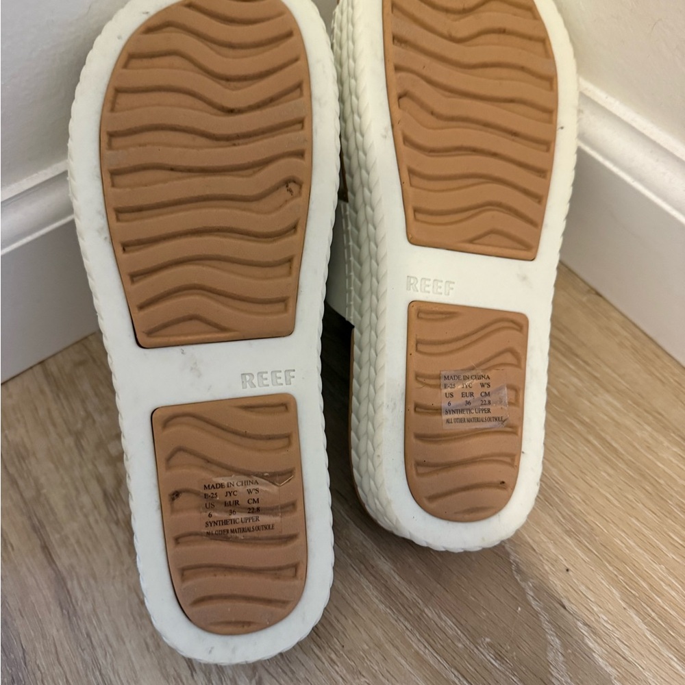 New white reef sandals - Picture 3 of 4